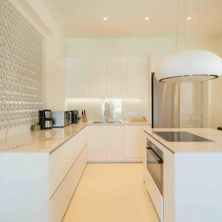 Bright New 6-bed With Pool, Gym, Sea Views Mykonos Town
