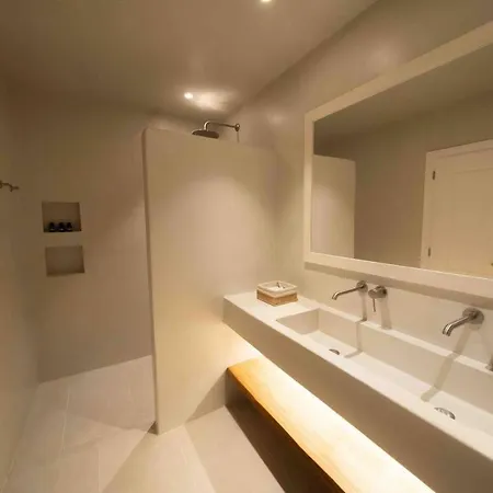 Bright New 6-bed With Pool, Gym, Sea Views Вилла