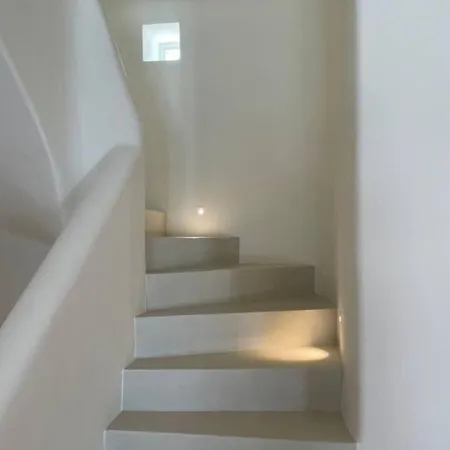 Bright New 6-bed With Pool, Gym, Sea Views