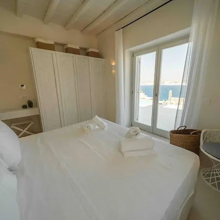 Bright New 6-bed With Pool, Gym, Sea Views Villa